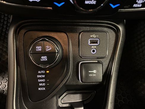 Used 2019 Jeep Compass Trailhawk AWD/4WD image 39