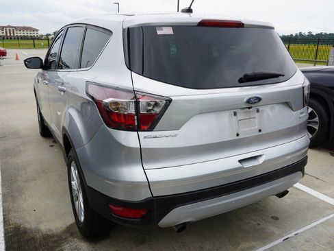 Used 2017 Ford Escape SE FWD image 9
