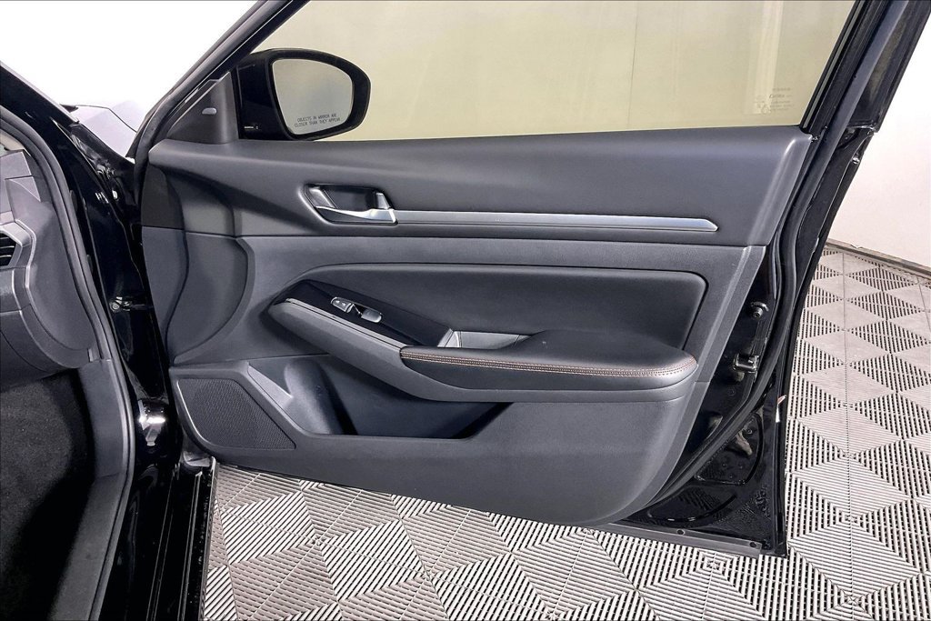 Used 2024 Nissan Altima 2.5 SR FWD image 21