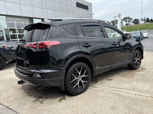 Used 2017 Toyota RAV4 SE AWD/4WD image 6