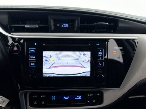 Used 2017 Toyota Corolla LE w/ Carpet Mat Package (TMS) FWD image 18