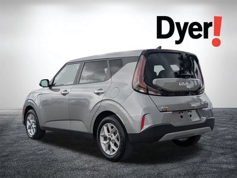 Certified 2025 Kia Soul LX w/ LX Technology Package FWD image 8