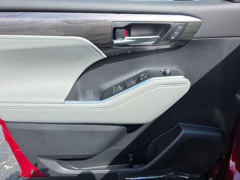 New 2026 Toyota Highlander Limited AWD/4WD image 28