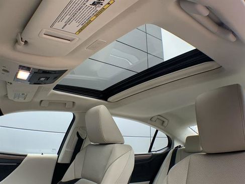 Certified 2025 Lexus ES 350 w/ Premium Package image 22