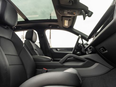 New 2025 Porsche Cayenne AWD/4WD image 45