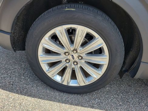 Used 2022 Ford Explorer Limited w/ Equipment Group 301A RWD image 6