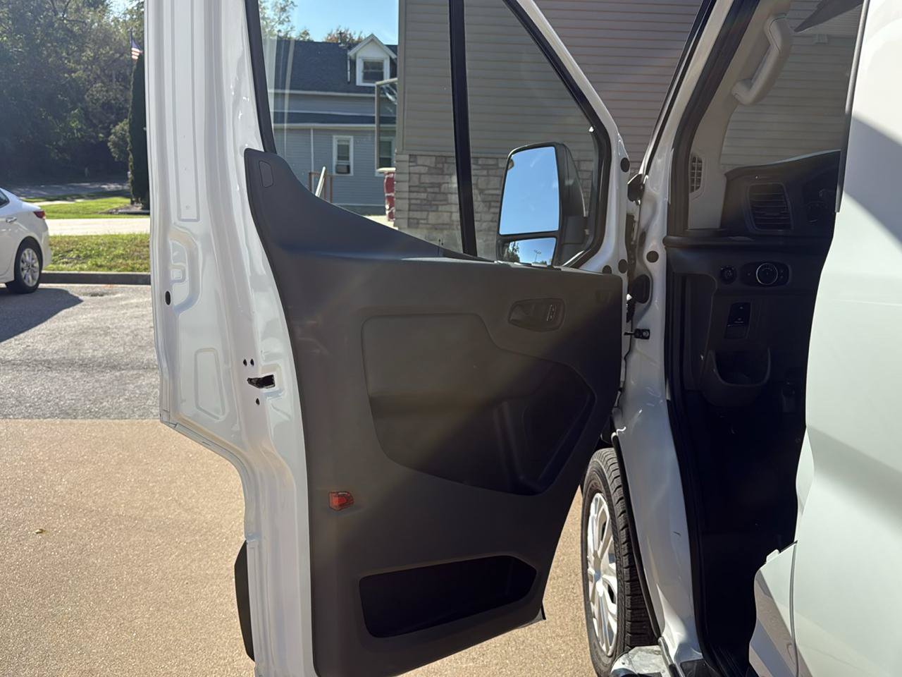 Used 2025 Ford Transit 250 Low Roof w/ Exterior Upgrade Package RWD image 6