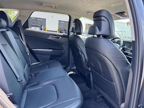 Used 2024 Kia Sportage EX FWD image 30