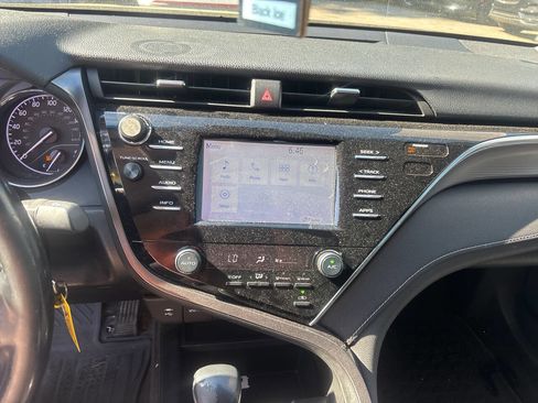 Used 2018 Toyota Camry SE image 11