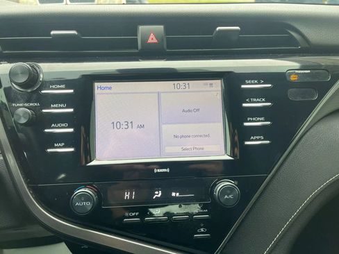 Used 2020 Toyota Camry SE image 14