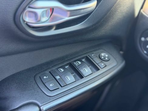Used 2014 Jeep Cherokee Latitude AWD/4WD image 21