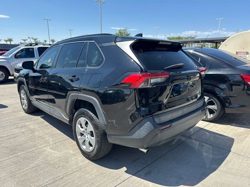 Used 2021 Toyota RAV4 LE FWD image 3