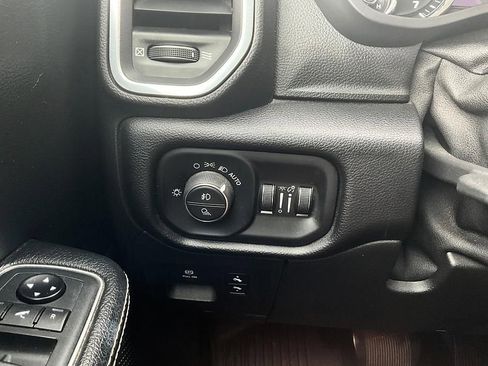 Used 2019 RAM 1500 Laramie AWD/4WD image 16