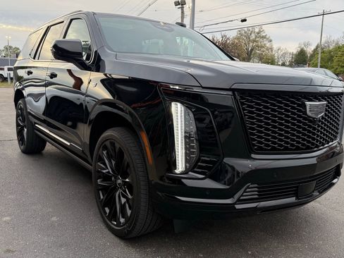 Used 2026 Cadillac Escalade Platinum Sport w/ LPO, ONYX Package AWD/4WD image 7