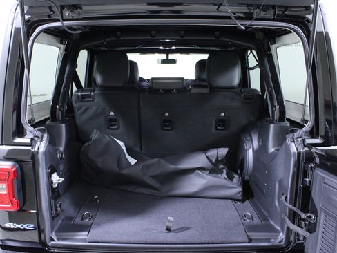 Used 2023 Jeep Wrangler Sahara w/ Cold Weather Group image 12