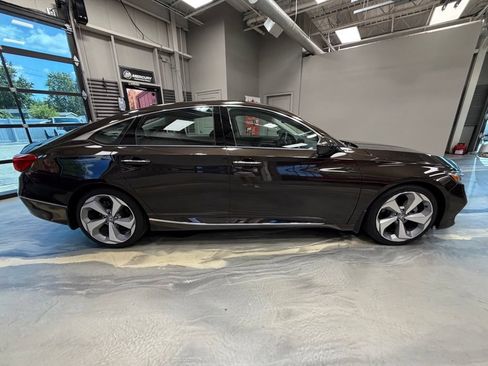 Used 2018 Honda Accord Touring image 34