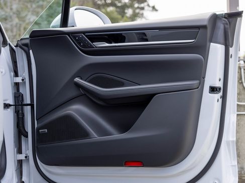 New 2025 Porsche Macan Electric image 51