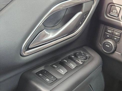 Used 2022 Chevrolet Tahoe Z71 w/ Luxury Package image 16