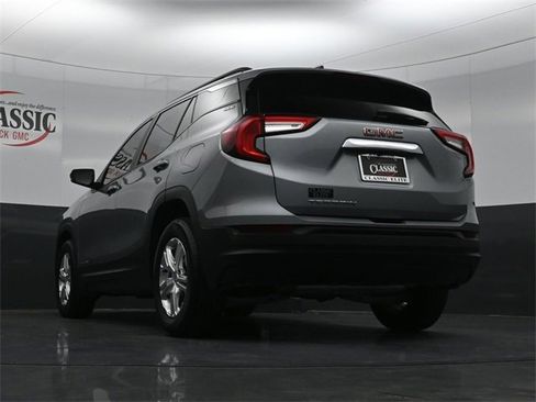 Used 2024 GMC Terrain SLE w/ Driver Convenience Package image 23