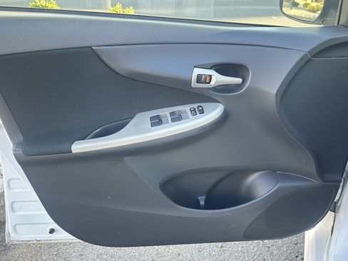 Used 2012 Toyota Corolla S image 22