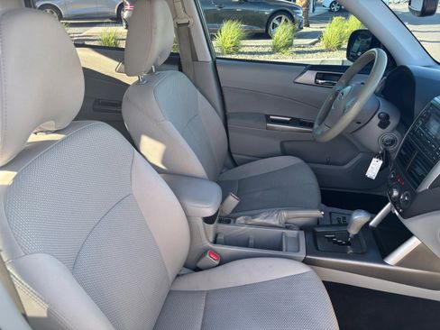 Used 2012 Subaru Forester 2.5X Premium w/ All-Weather Pkg image 19