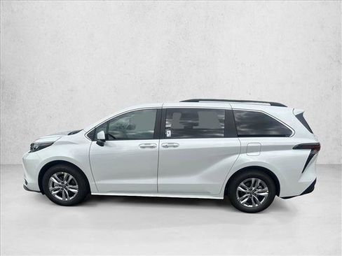 Certified 2025 Toyota Sienna XLE w/ XLE Plus Package image 8