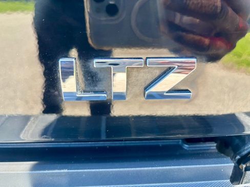 Used 2017 Chevrolet Silverado 1500 LTZ Z71 w/ LTZ Plus Package AWD/4WD image 33