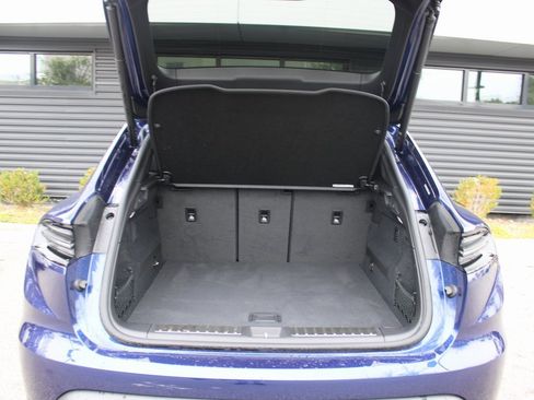 Used 2024 Porsche Macan 4 Electric image 31