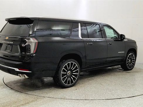 New 2026 Chevrolet Suburban High Country AWD/4WD image 7