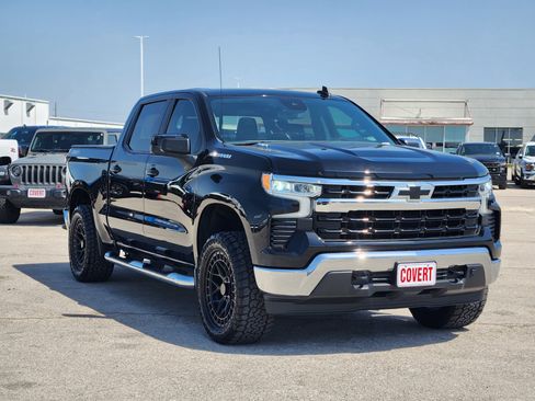 Used 2024 Chevrolet Silverado 1500 LT AWD/4WD image 3
