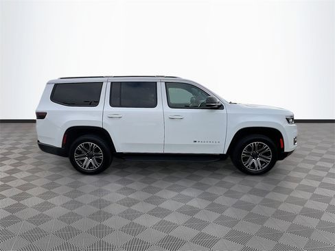 Used 2024 Jeep Wagoneer Series II w/ Flexible Seating Group image 8