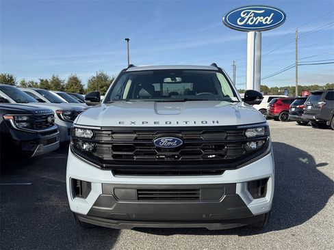 New 2025 Ford Expedition Active image 10