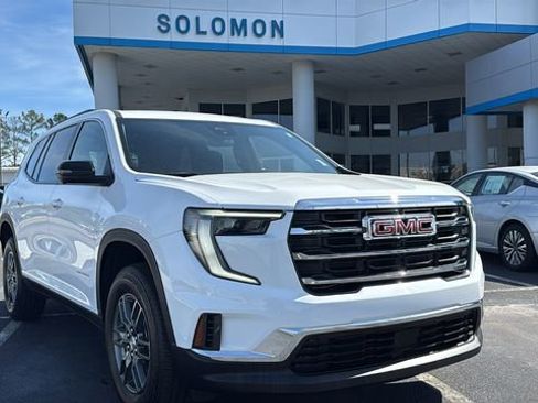 Used 2025 GMC Acadia Elevation image 1