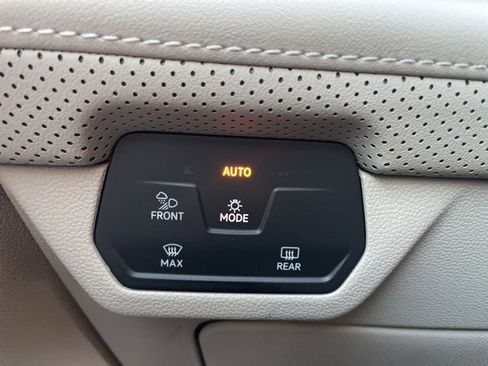 Certified 2025 Volkswagen Atlas SEL Premium R-Line image 26