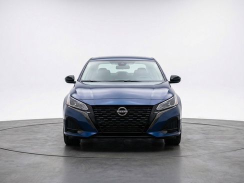 Used 2025 Nissan Altima 2.5 SV image 2