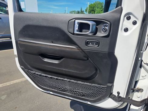 Used 2025 Jeep Wrangler Sahara image 19