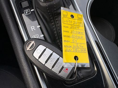 Used 2024 Nissan Altima 2.5 SV FWD image 34