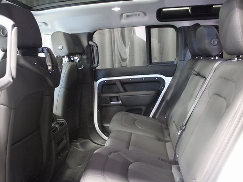 Used 2025 Land Rover Defender 110 S image 31