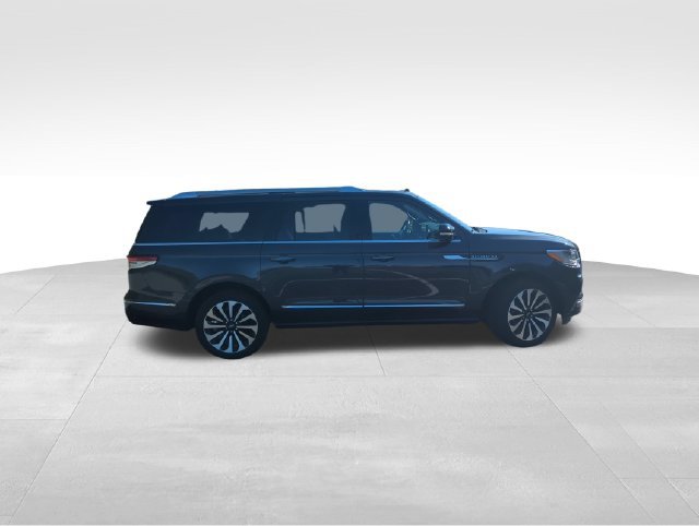 Used 2023 Lincoln Navigator L Reserve AWD/4WD image 12