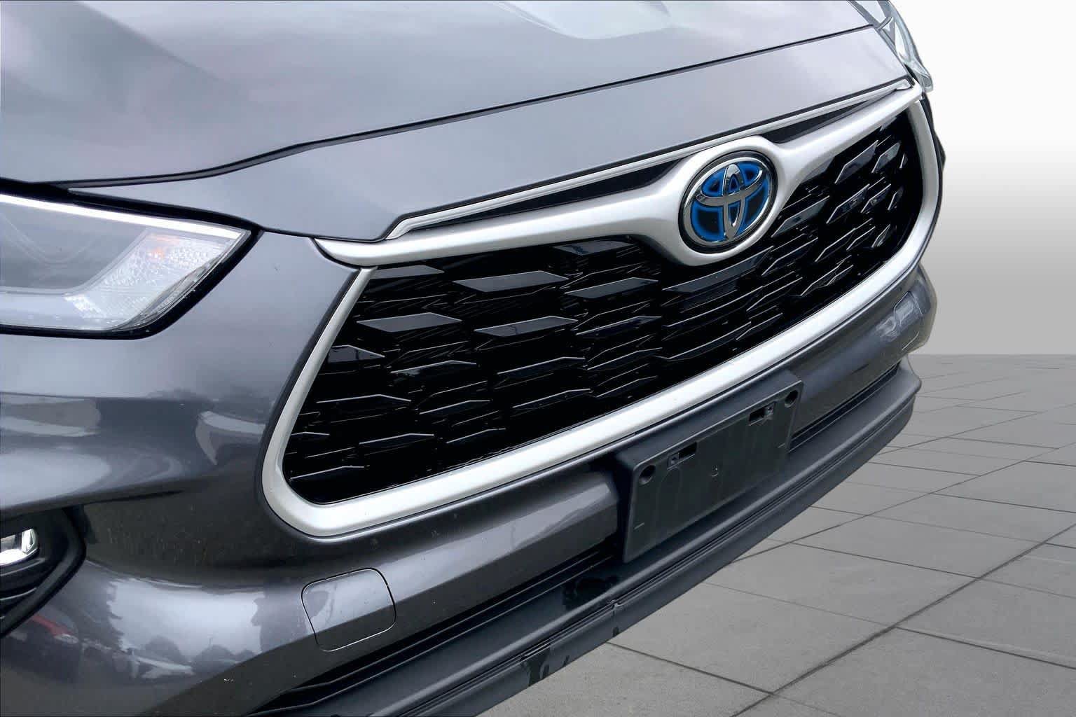 Used 2022 Toyota Highlander LE AWD/4WD image 30