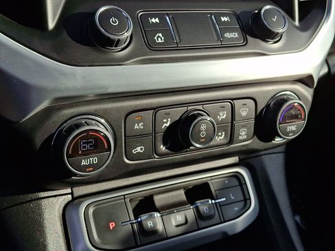 Used 2023 GMC Acadia SLT w/ LPO, Floor Liner Package FWD image 17