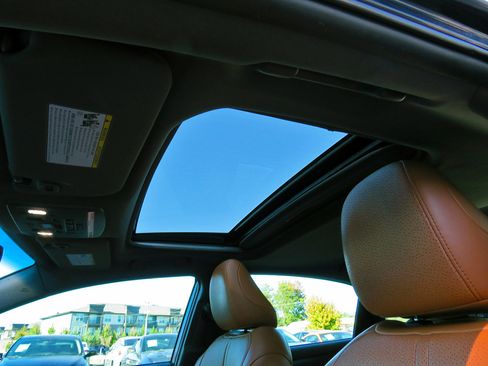 Used 2019 Toyota Avalon Limited image 30