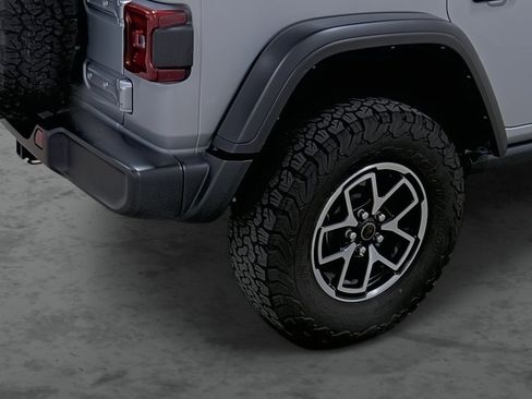 Used 2024 Jeep Wrangler Unlimited Rubicon AWD/4WD image 12