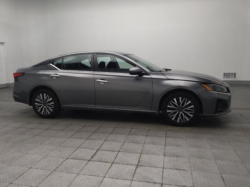 Used 2023 Nissan Altima 2.5 SV w/ SV Premium Package AWD/4WD image 11