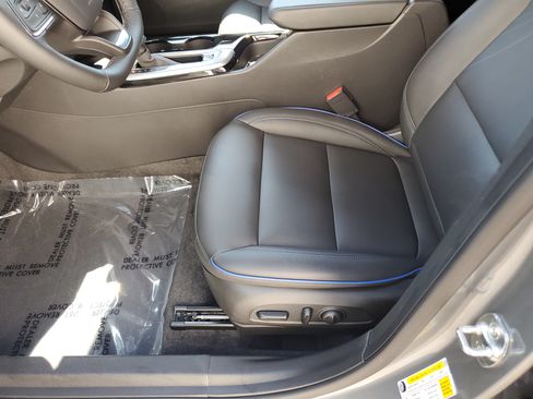Used 2024 Buick Envista Sport Touring w/ Convenience I Package FWD image 21
