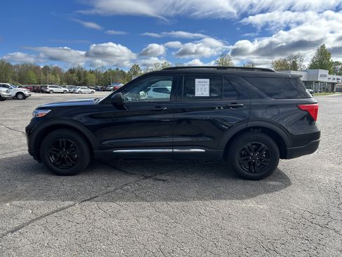 Used 2022 Ford Explorer XLT AWD/4WD image 6