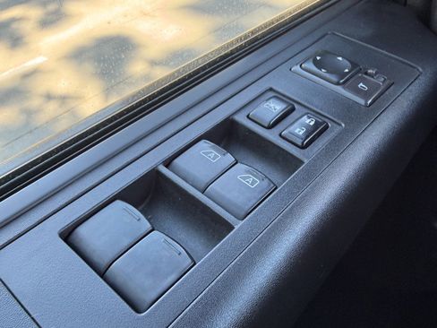 Used 2011 Nissan Titan SV w/ SV Value Truck Pkg image 33