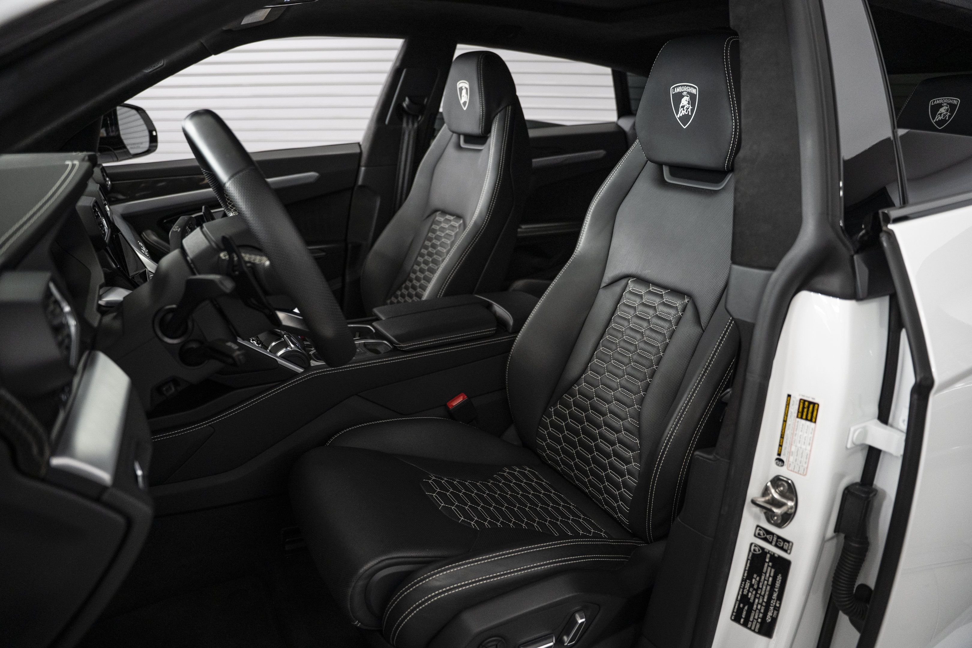Used 2022 Lamborghini Urus AWD/4WD image 24