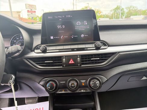 Used 2023 Kia Forte LXS w/ LXS Technology Package FWD image 28