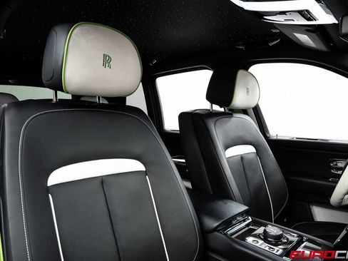 Used 2020 Rolls-Royce Cullinan Black Badge image 35